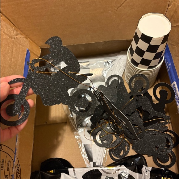 Checkered birthday party decor bundle - Picture 6 of 7